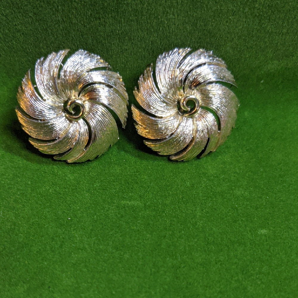 Lisner Vintage Gold-Tone Swirl Screw Back Earrings